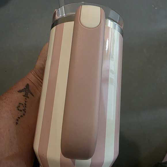 Stanley Pink and White Striped Tumbler Oasis Collection 40 Oz - Picture 4 of 5